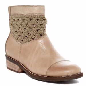 Latigo Carly sand beige Crochet leather boots size 6